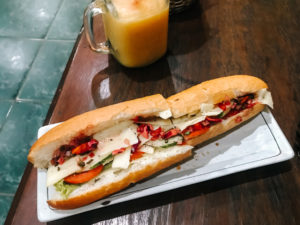 Baguette & Smoothie bei House of Fruit Shakes